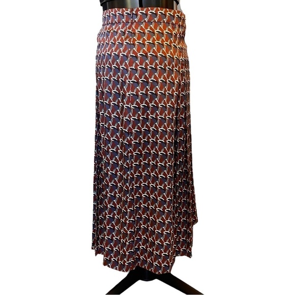 Zara Geometric Print Silky Satin Midi Skirt with Pleats - Picture 10 of 16